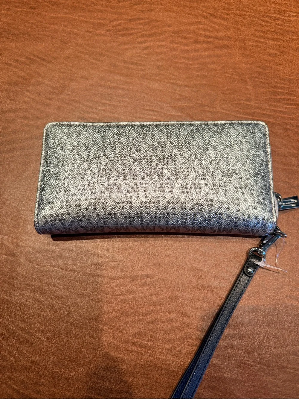 MICHAEL Michael Kors Metallic Silver Logo Zip Wristlet NWT Jet Set Continental